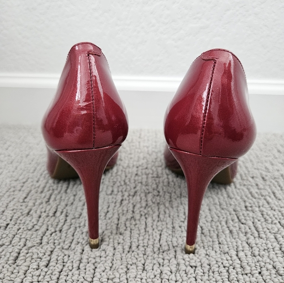 Michael Kors Ashby Flex Pump Size 7M in Cherry - Picture 2 of 9